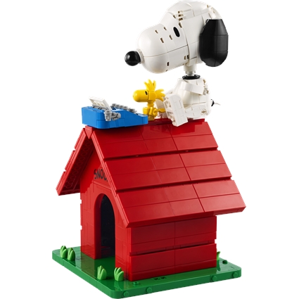 Peanuts: Snoopy Doghouse