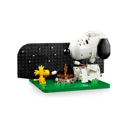 Peanuts: Snoopy Doghouse