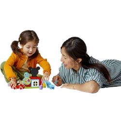 A Casa do Mickey Mouse com Carro