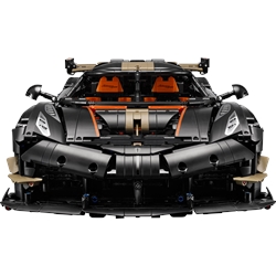 Megacarro Koenigsegg Sadair Spear