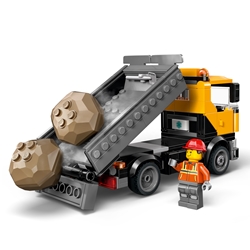 Heavy-Duty Recovery Tow Truck with Crane